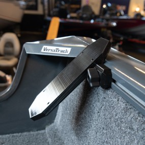 Tillverkade med hålbild för att fästa Attwoods Rod Storage Rack/Holder i vinkel i Tracker och Grizzly’s Versatrack.